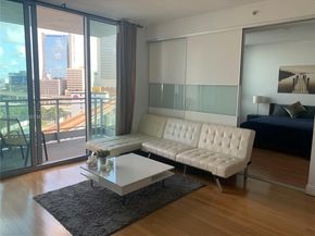 90 SW 3rd St 1211, Miami FL 33130