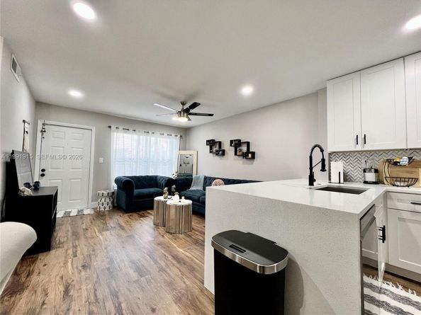 10019 Winding Lake Rd 202, Sunrise FL 33351