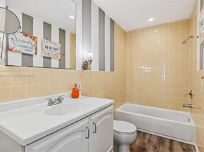 934 Michigan Ave 209, Miami Beach FL 33139