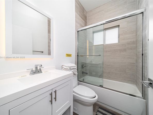 112 NW 10th St, Hallandale Beach FL 33009