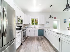 112 NW 10th St, Hallandale Beach FL 33009