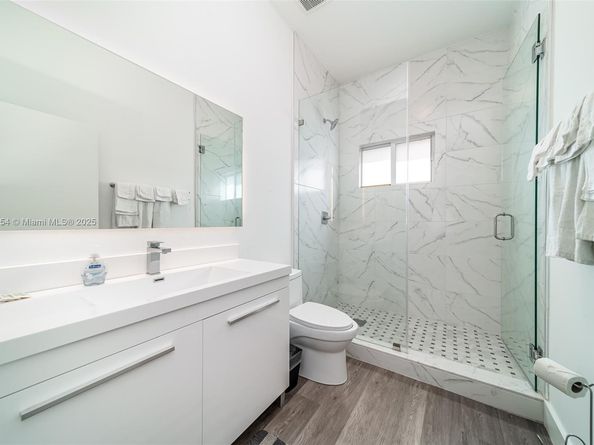 112 NW 10th St, Hallandale Beach FL 33009
