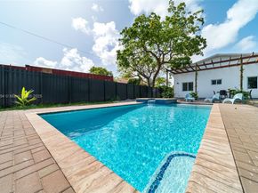 112 NW 10th St, Hallandale Beach FL 33009