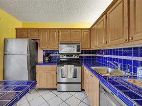 1104 N Hiatus Rd 1104, Pembroke Pines FL 33026