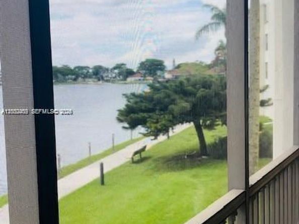 110 Lake Emerald 203, Oakland Park FL 33309