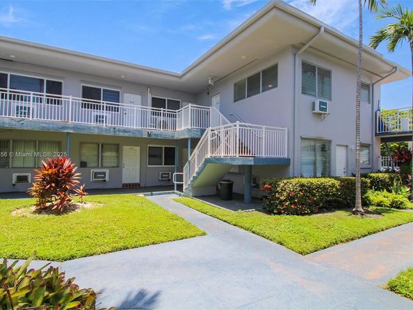 350 75th St 201, Miami Beach FL 33141