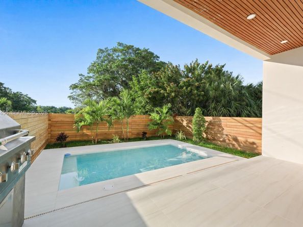 1321 NE 13th Ave, Fort Lauderdale FL 33304