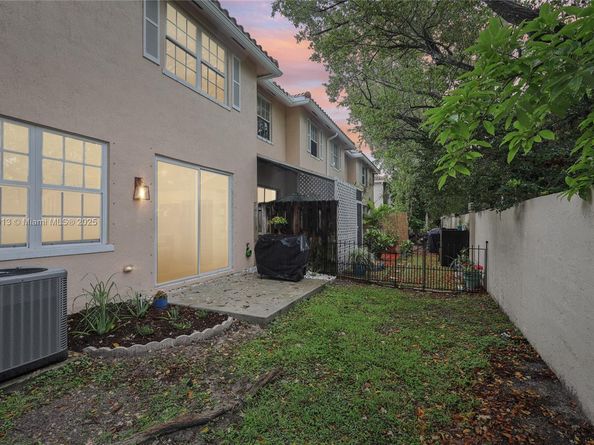 3860 NW 90th Way, Sunrise FL 33351