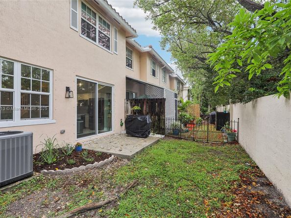 3860 NW 90th Way, Sunrise FL 33351