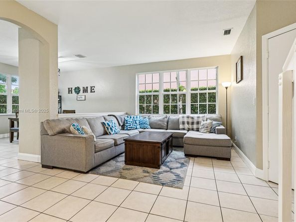 3860 NW 90th Way, Sunrise FL 33351