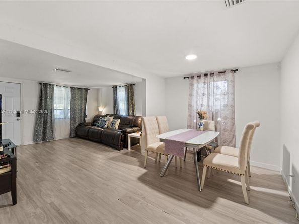 349 NW 41st St, Miami FL 33127
