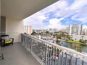 300 Bayview Dr 915, Sunny Isles Beach FL 33160