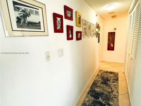 300 Bayview Dr 915, Sunny Isles Beach FL 33160