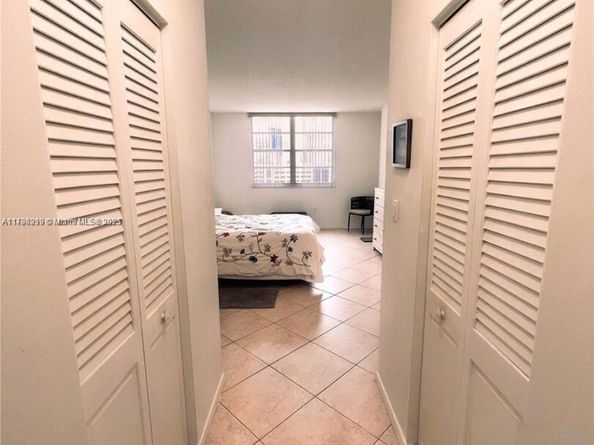 300 Bayview Dr 915, Sunny Isles Beach FL 33160