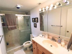 300 Bayview Dr 915, Sunny Isles Beach FL 33160