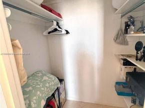 300 Bayview Dr 915, Sunny Isles Beach FL 33160