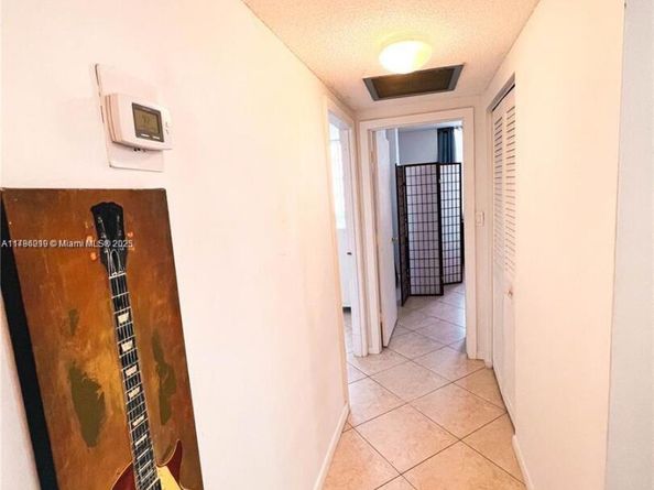 300 Bayview Dr 915, Sunny Isles Beach FL 33160