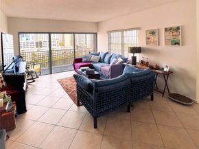 300 Bayview Dr 915, Sunny Isles Beach FL 33160