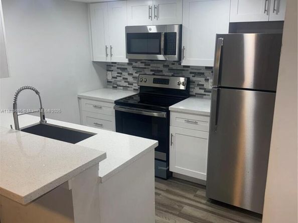 3183 Coral Lake Dr 3183, Coral Springs FL 33065