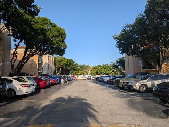 6276 NW 186th St 305, Hialeah FL 33015