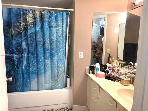 6276 NW 186th St 305, Hialeah FL 33015