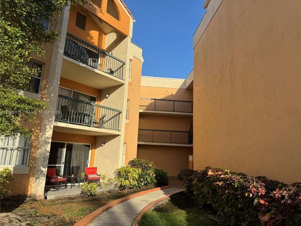 6276 NW 186th St 305, Hialeah FL 33015