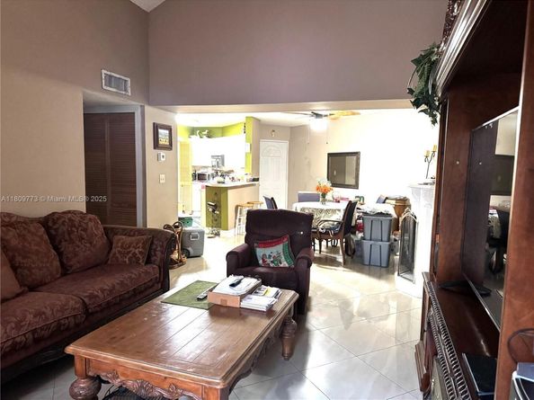 6276 NW 186th St 305, Hialeah FL 33015