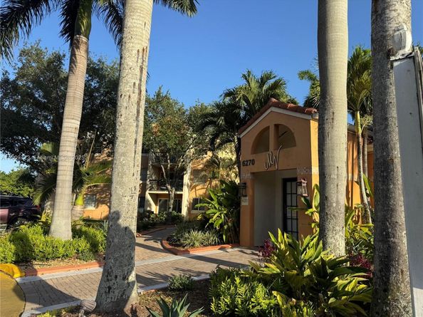 6276 NW 186th St 305, Hialeah FL 33015