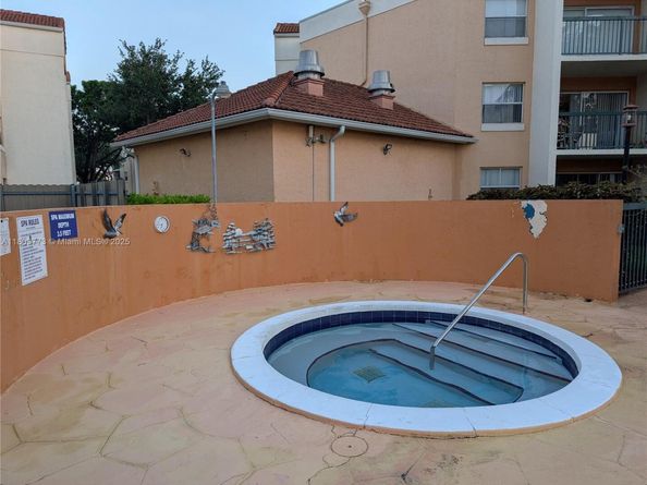 6276 NW 186th St 305, Hialeah FL 33015