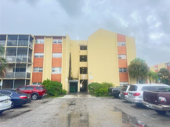3700 NW 21st St 401, Lauderdale Lakes FL 33311
