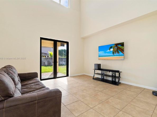 2147 NW 15th Pl, Homestead FL 33030