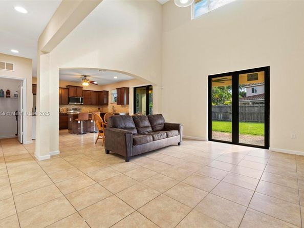 2147 NW 15th Pl, Homestead FL 33030