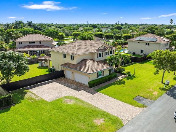 2147 NW 15th Pl, Homestead FL 33030