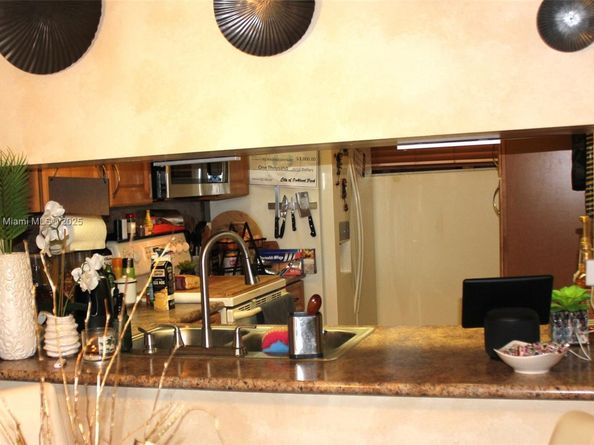 112 Lake Emerald Dr 109, Oakland Park FL 33309