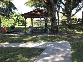 112 Lake Emerald Dr 109, Oakland Park FL 33309