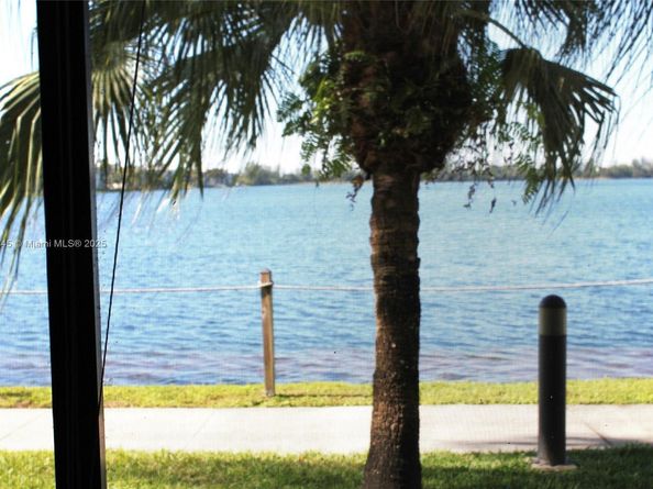 112 Lake Emerald Dr 109, Oakland Park FL 33309