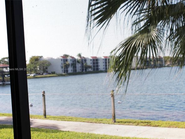 112 Lake Emerald Dr 109, Oakland Park FL 33309