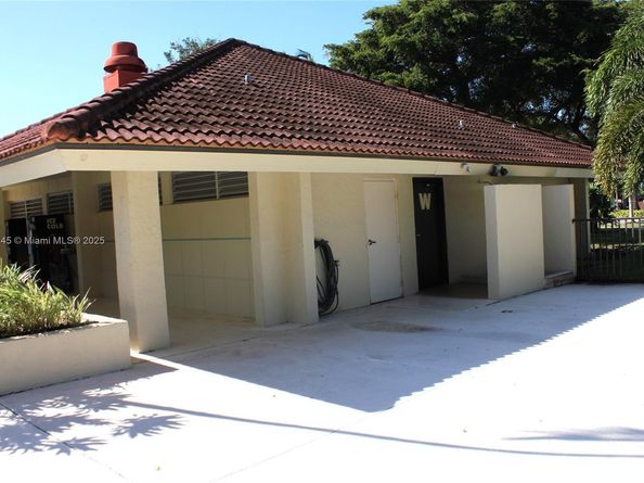 112 Lake Emerald Dr 109, Oakland Park FL 33309