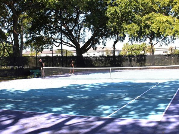 112 Lake Emerald Dr 109, Oakland Park FL 33309