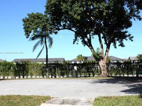 112 Lake Emerald Dr 109, Oakland Park FL 33309