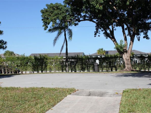 112 Lake Emerald Dr 109, Oakland Park FL 33309