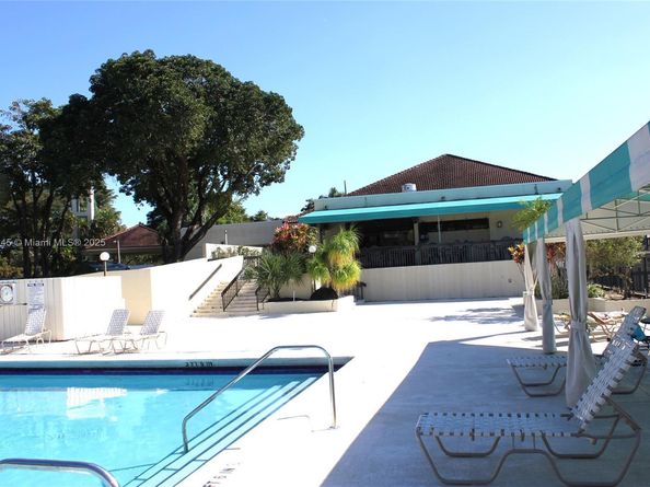 112 Lake Emerald Dr 109, Oakland Park FL 33309