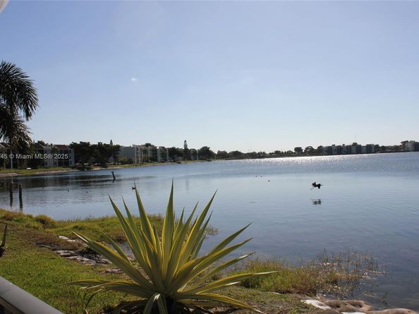 112 Lake Emerald Dr 109, Oakland Park FL 33309