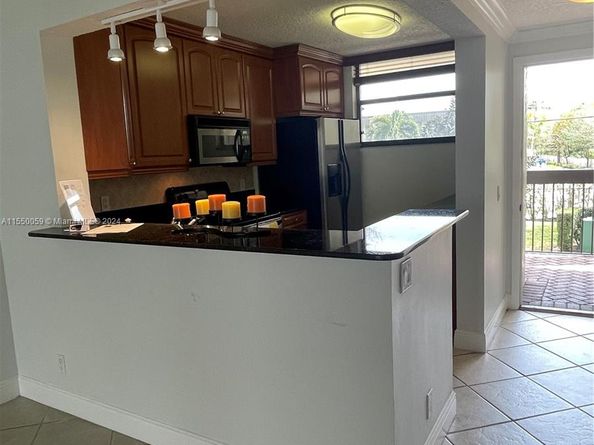 110 Lake Emerald Dr 203, Oakland Park FL 33309