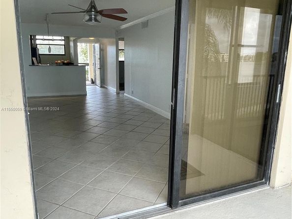 110 Lake Emerald Dr 203, Oakland Park FL 33309