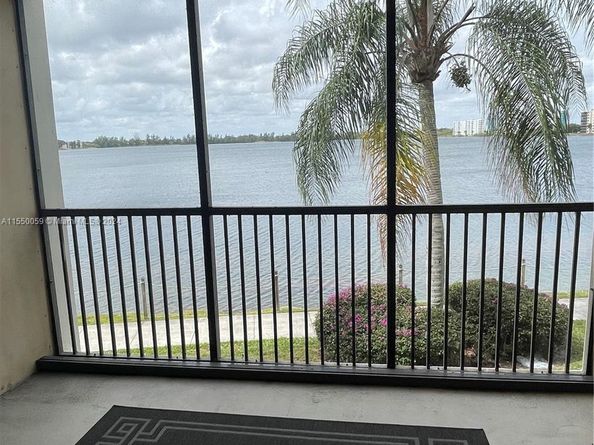 110 Lake Emerald Dr 203, Oakland Park FL 33309