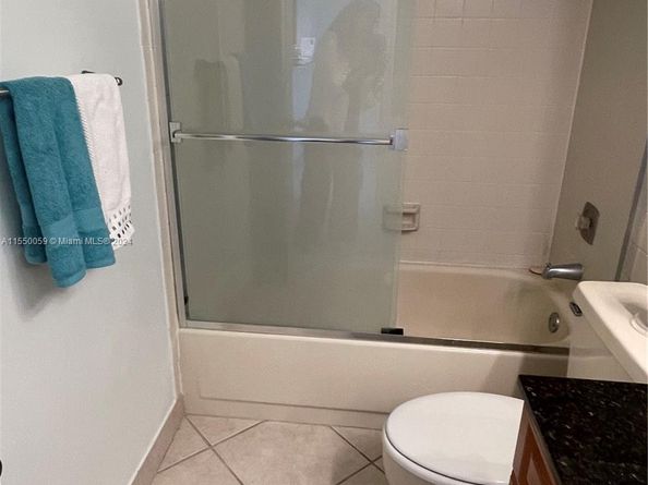 110 Lake Emerald Dr 203, Oakland Park FL 33309
