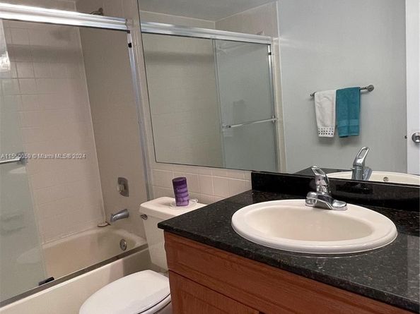 110 Lake Emerald Dr 203, Oakland Park FL 33309