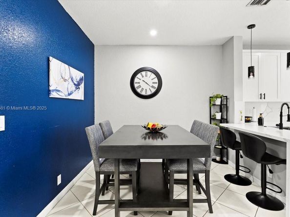 4086 NW 92nd Ave, Sunrise FL 33351