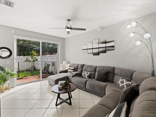 4086 NW 92nd Ave, Sunrise FL 33351